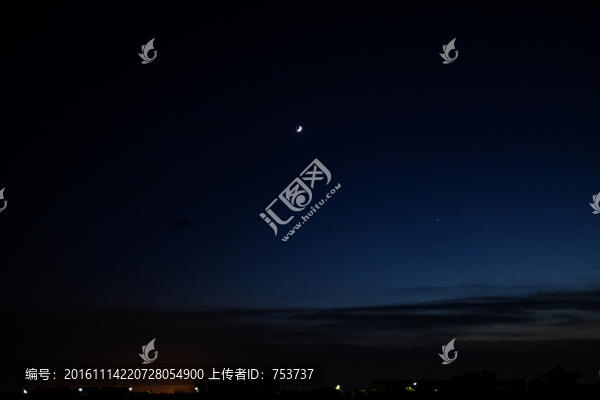 上弦月夜空