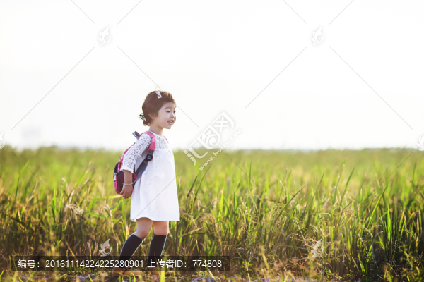 可愛(ài)的小女孩