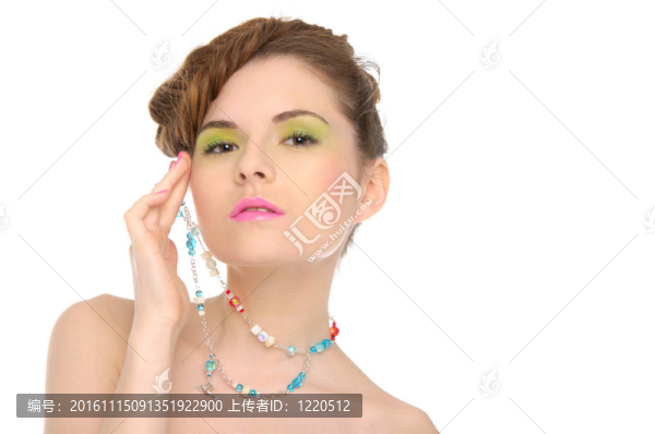 從天然STO珠寶的女人