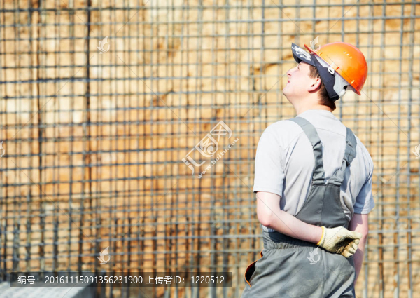 建筑工人建造的