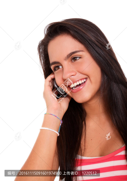 年輕的女人在談?wù)撌謾C(jī)