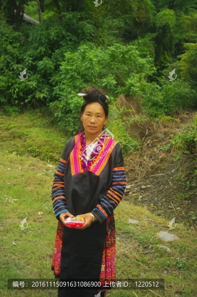 花的苗族婦女