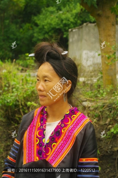 一個(gè)苗族在AR的女人肖像