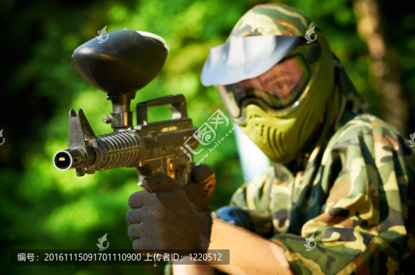 彩彈射擊運(yùn)動(dòng)員