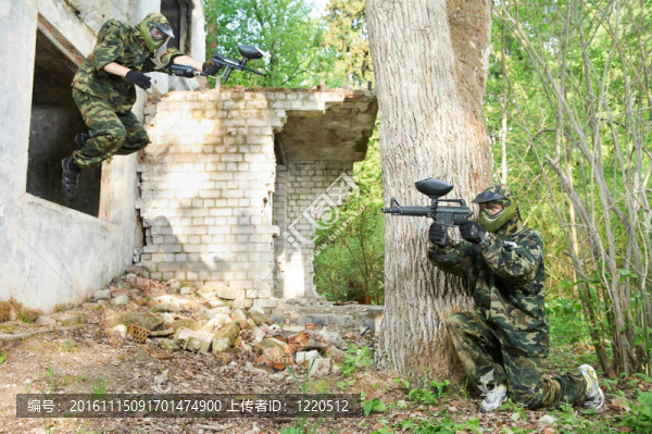 彩彈射擊選手在比賽