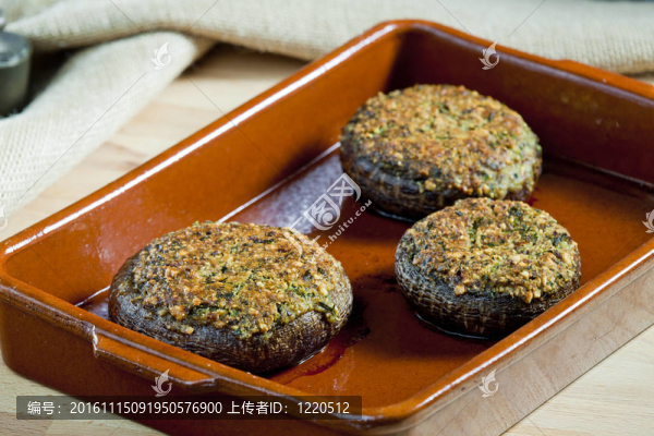 烤香菇滿花生的混合物