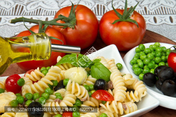 面食沙拉配芝士