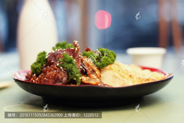 美味的里脊牛排；淺景深