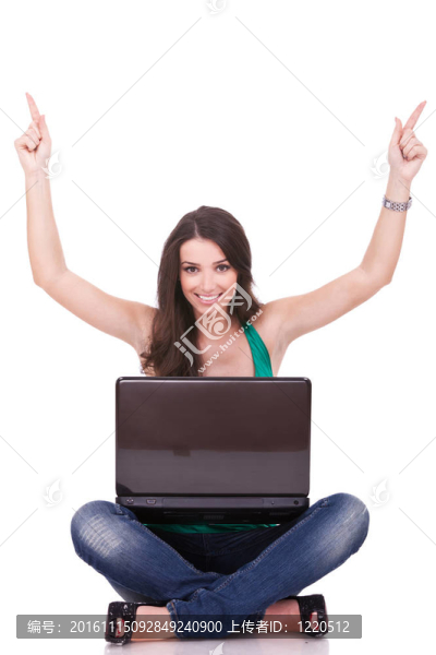 筆記本電腦的女人