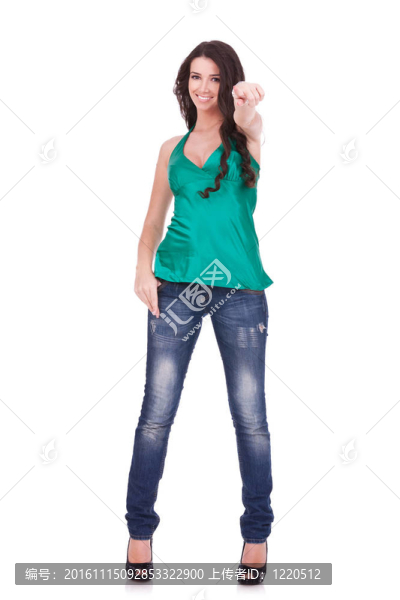 穿休閑服裝的女人；指點(diǎn)