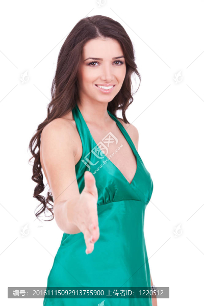 快樂的年輕女人提供一個(gè)握手