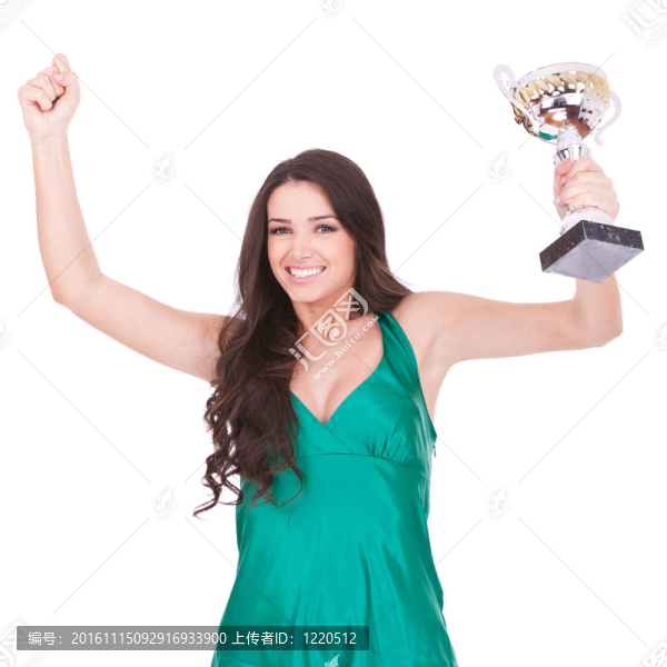 展示她的大獎杯的女人
