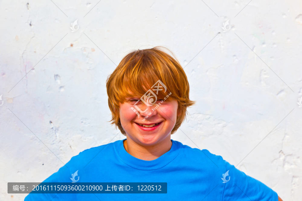 可愛的小男孩的肖像