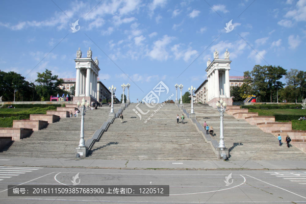 路燈和樓梯