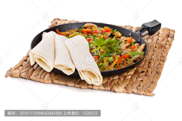傳統(tǒng)的墨西哥鐵板燒牛肉和玉米餅
