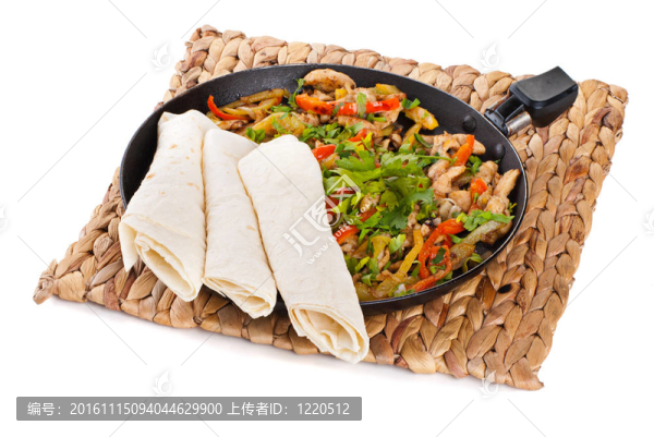 傳統(tǒng)的墨西哥鐵板燒牛肉和玉米餅