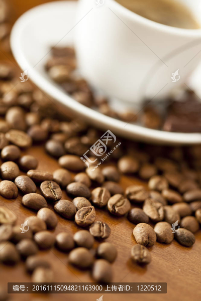 一杯咖啡和咖啡