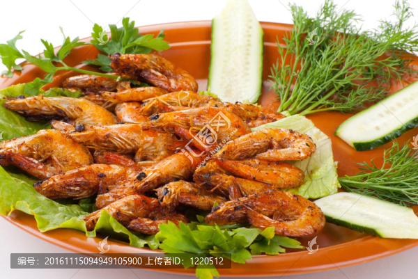 Fried,Shrimps與沙拉葉；黃瓜