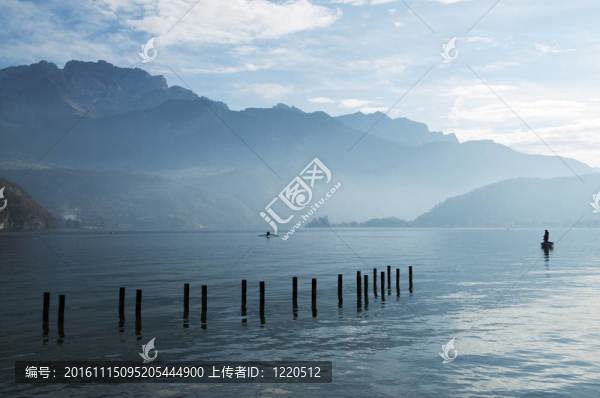 阿訥西湖的早晨