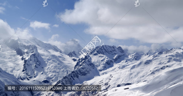 山全景。從滑雪坡。