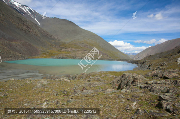山上的湖