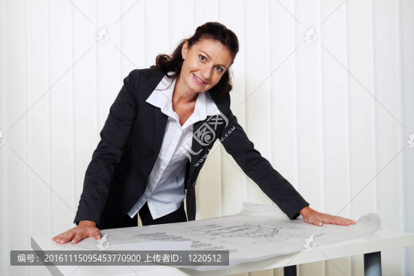 建筑師在辦公室里的一個(gè)計(jì)劃。