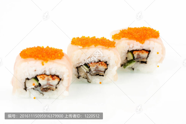 關閉了魚子醬的壽司的照片