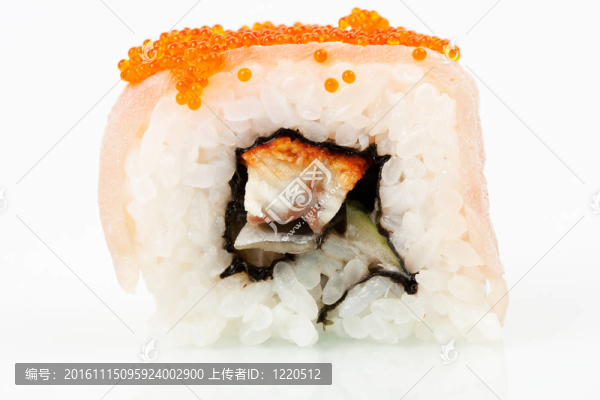 關(guān)閉了魚子醬的壽司的照片