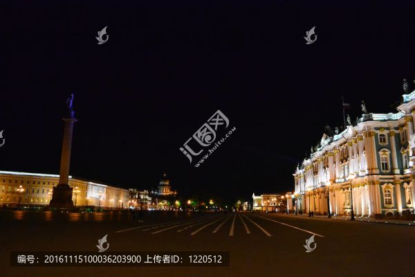 晚上在圣彼得堡的皇宮廣場