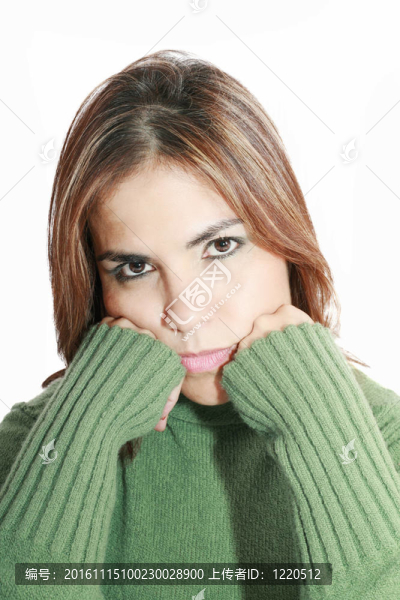 年輕漂亮的女人在抑郁癥；孤立的白色