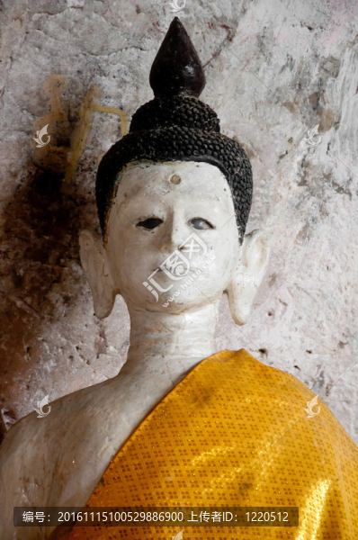 在雅拉寺石窟古代佛像；泰國
