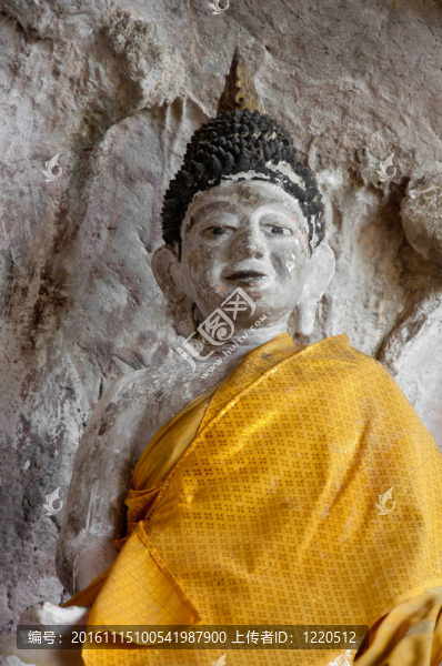 在雅拉寺石窟古代佛像；泰國