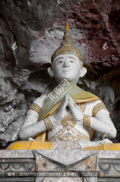 在雅拉寺石窟古代佛像；泰國