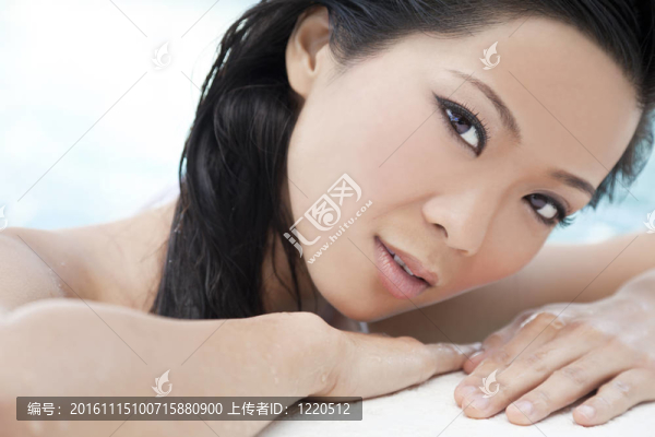 美麗性感中國東方亞洲女子游泳池