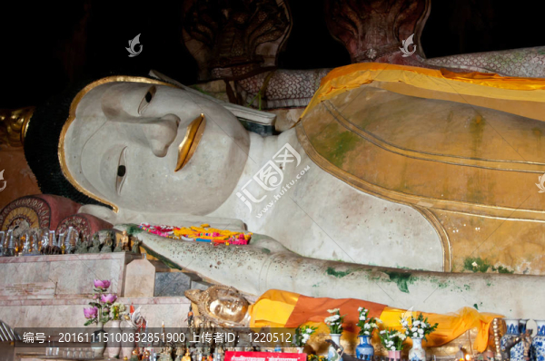 在雅拉寺石窟古代佛像；泰國
