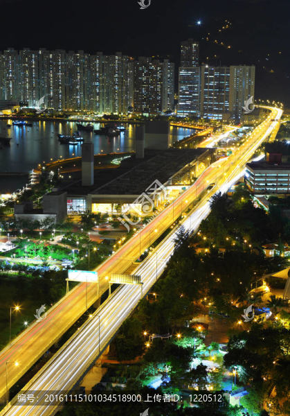 現(xiàn)代城市夜間公路