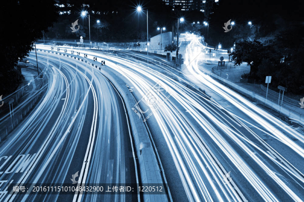 夜間在錫蒂的道路