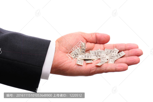 商人手拿小百元鈔票