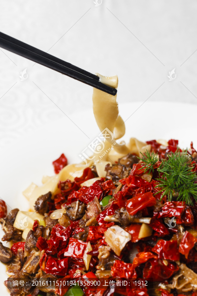 雞肉皮帶面