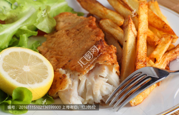 魚；薯條和沙拉