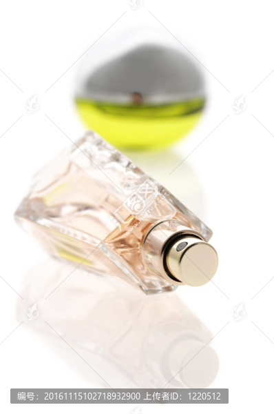 兩瓶香水