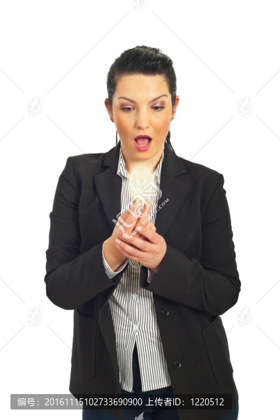 驚訝的女人拿著一個燈泡