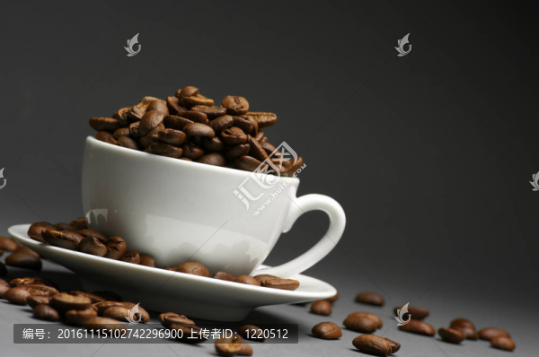杯子里的咖啡豆