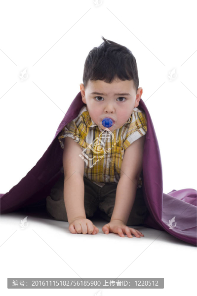 可愛的男孩與撫慰