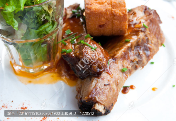 多汁的燉豬肉腿-匯圖網(wǎng) www.fosd68.com 多汁的燉豬肉腿