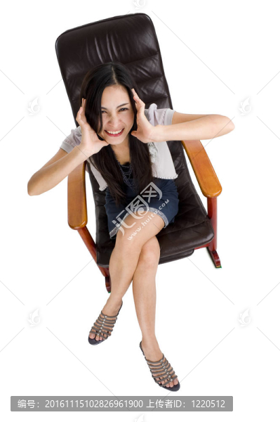坐在搖椅上的女人