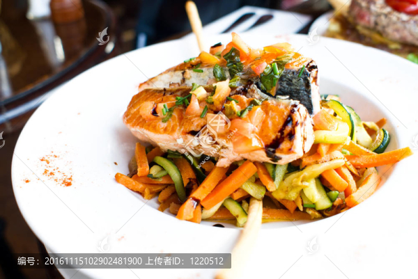 腌熏三文魚(yú)