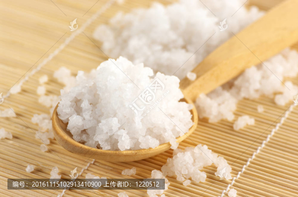 勺中的沐浴鹽