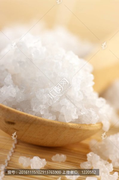 勺中的沐浴鹽