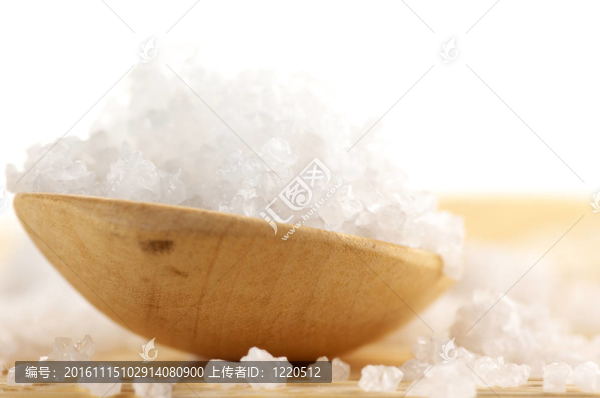 勺中的沐浴鹽